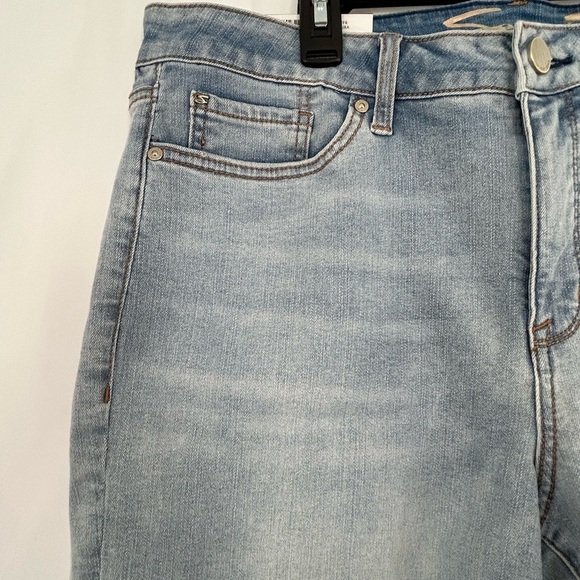 NWT Seven7 Denim Shorts Women’s Size 16, 9 in Inseam Sunset Bermuda Frayed Leg - Picture 6 of 13